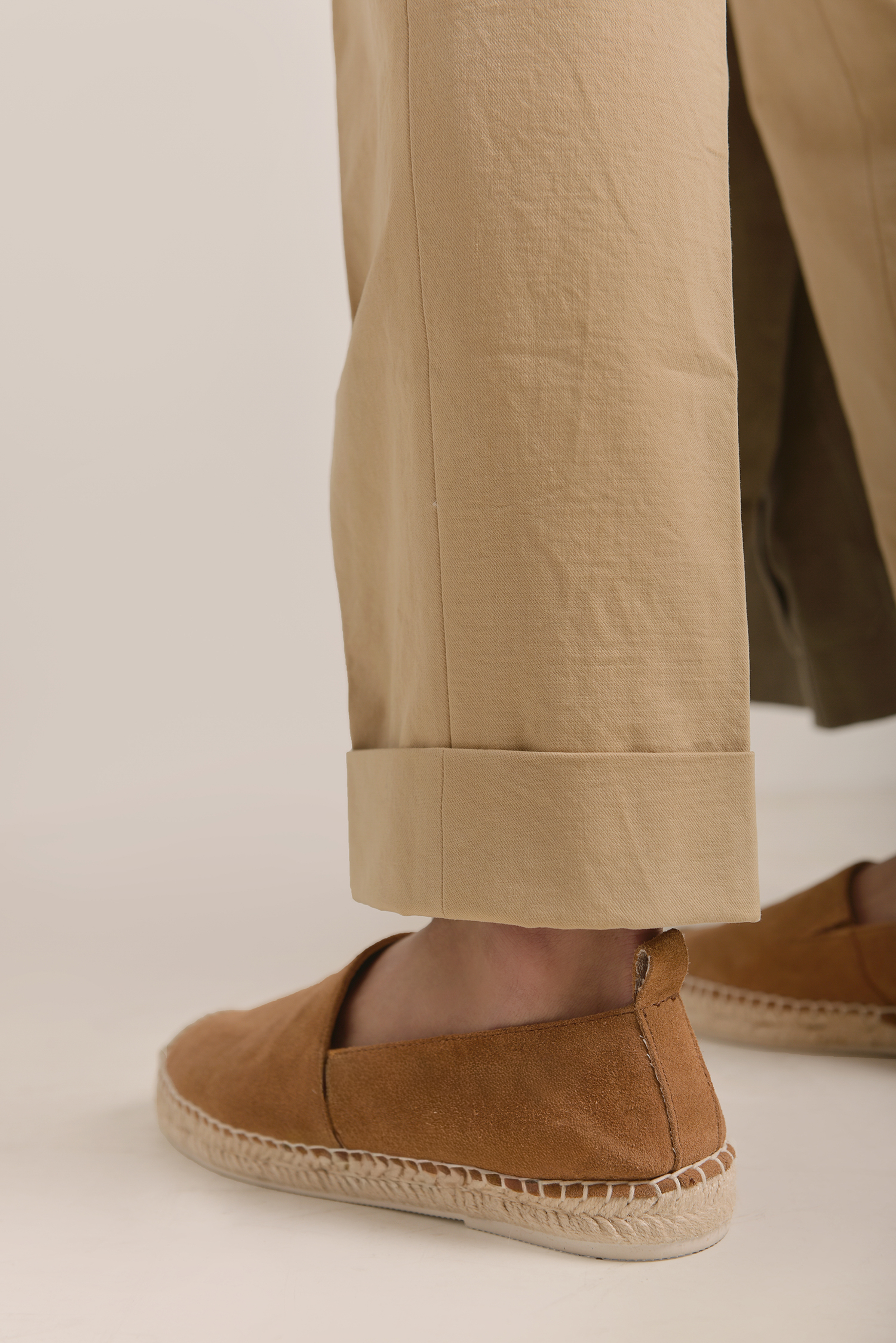 Ivy Chino — Beige, Model Hem